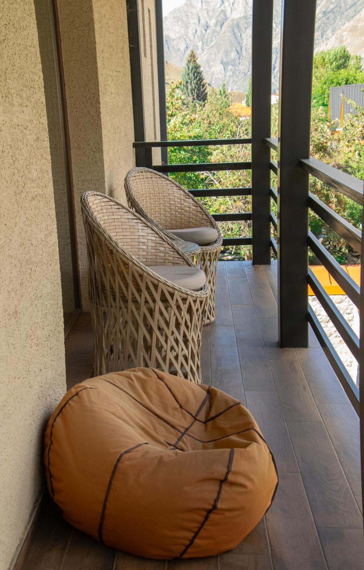 Guest House Oxygen Kazbegi Exterior foto
