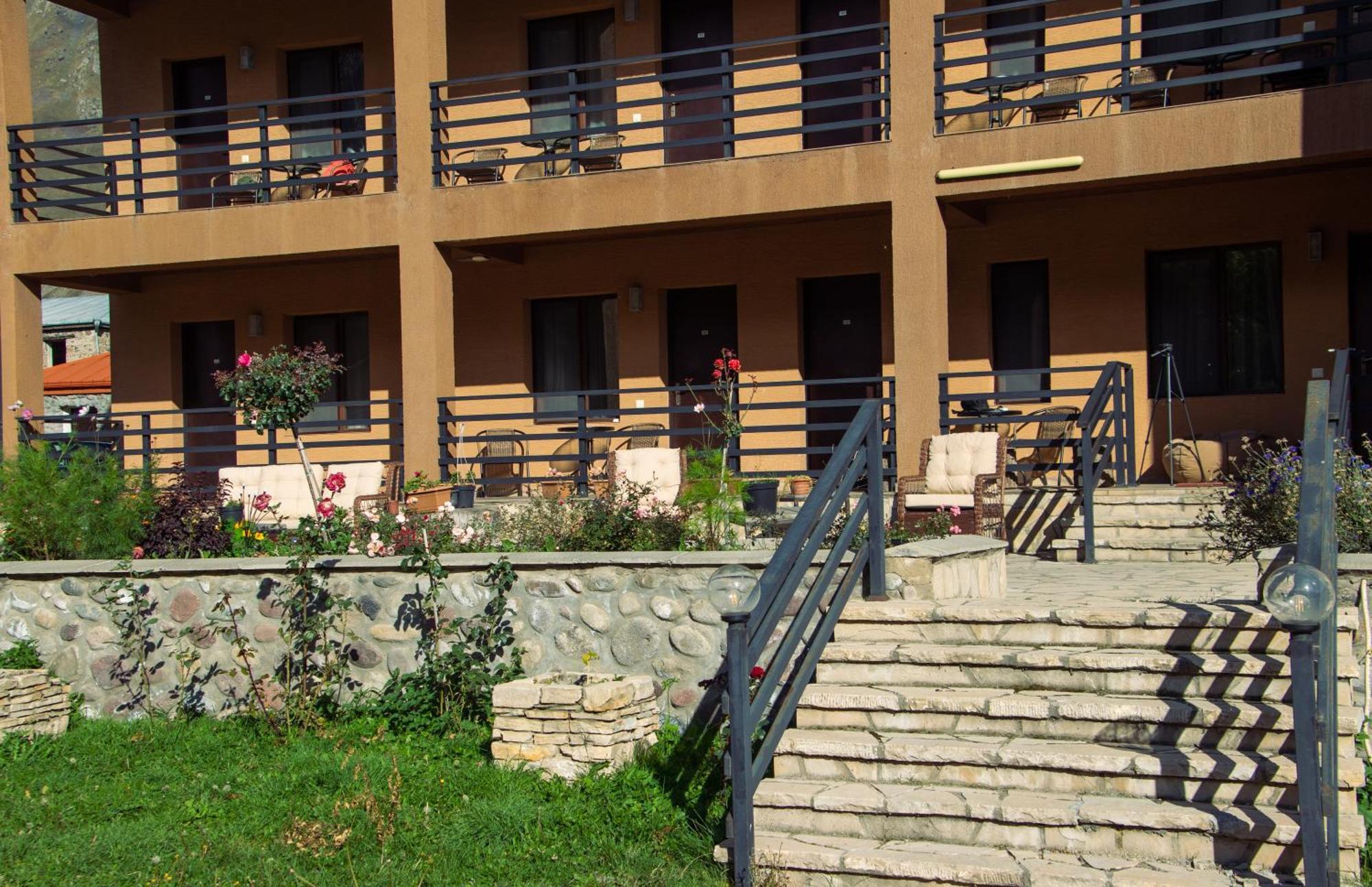 Guest House Oxygen Kazbegi Exterior foto