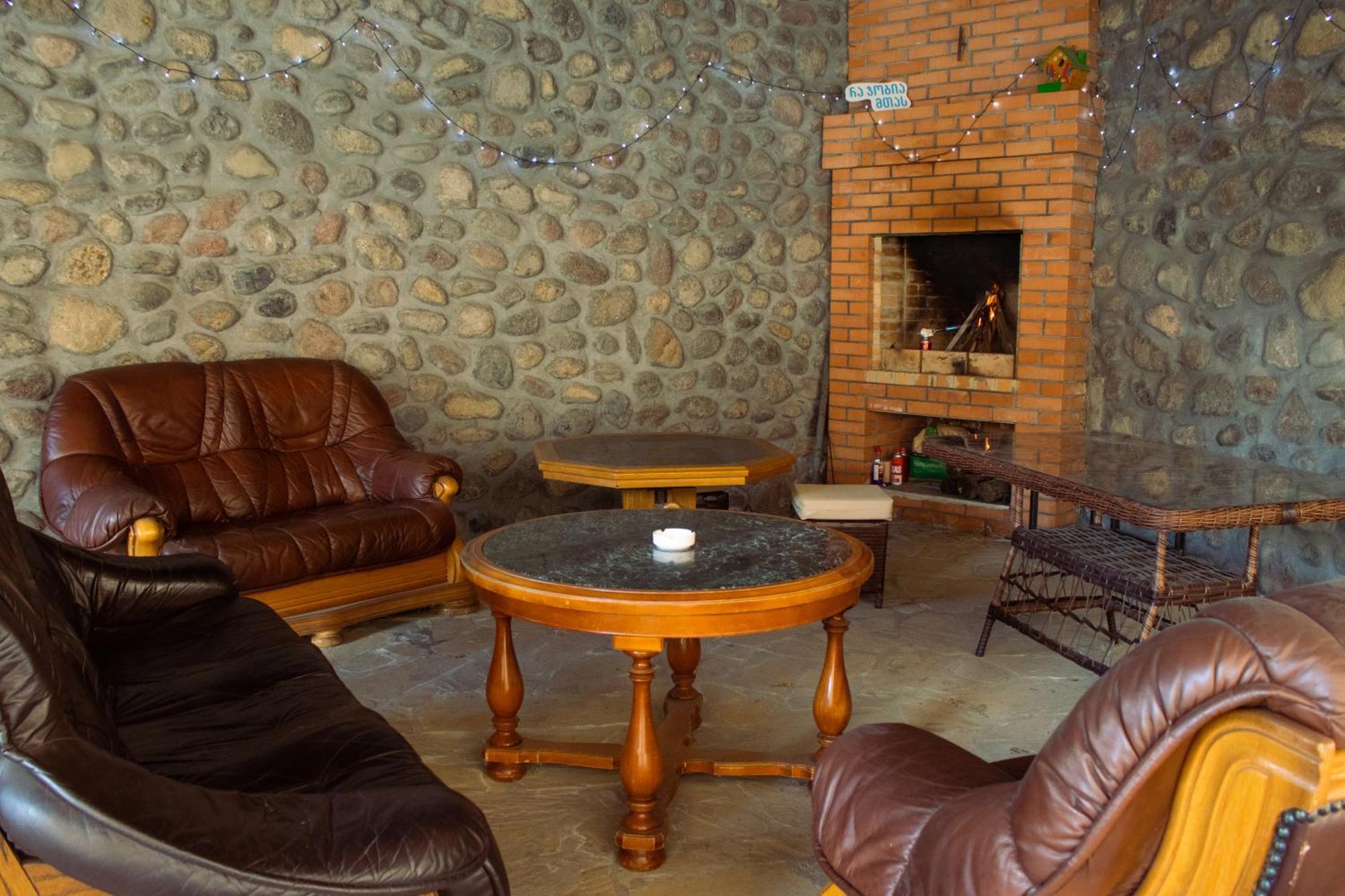 Guest House Oxygen Kazbegi Exterior foto