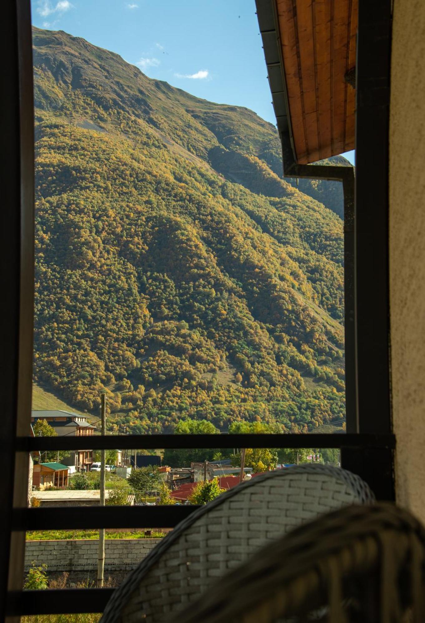 Guest House Oxygen Kazbegi Exterior foto
